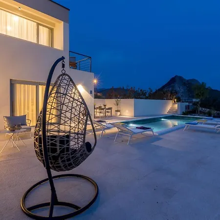 Callista Villa