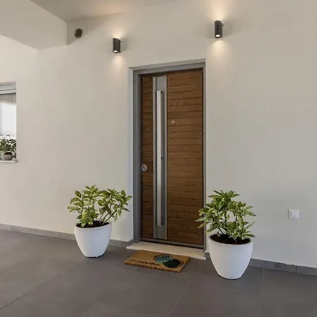 Callista Villa *
